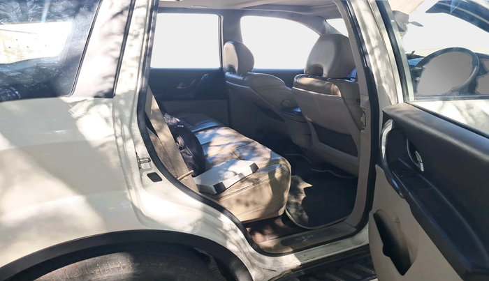 2017 Mahindra XUV500 W10, Diesel, Manual, 1,47,850 km, interior