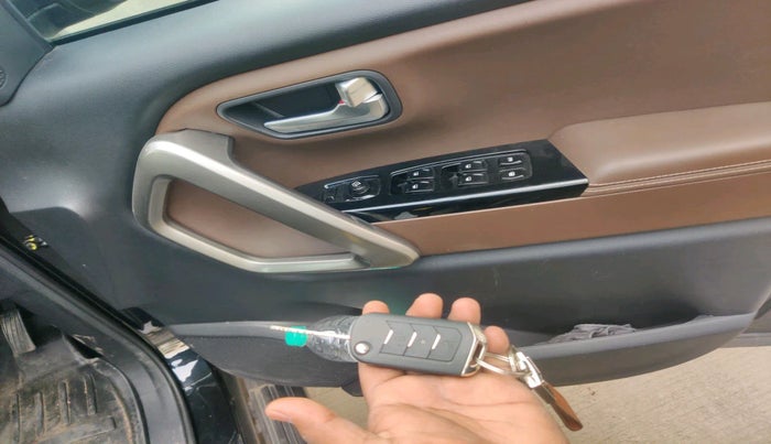 2024 Mahindra SCORPIO-N Z8 PETROL MT 7 STR, Petrol, Manual, 5,169 km, interior