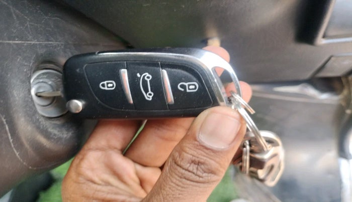 2022 Maruti Eeco 5 STR AC CNG (O), Petrol, Manual, 1,45,416 km, interior