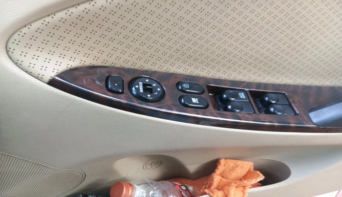 2011 Hyundai Verna FLUIDIC 1.6 VTVT SX OPT, Petrol, Manual, 69,961 km, interior