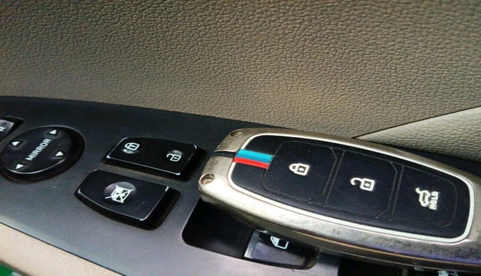 2018 Hyundai Verna 1.6 SX (O) CRDI MT, Diesel, Manual, 99,199 km, interior