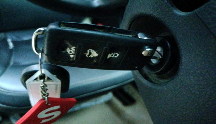 2014 Volkswagen Polo HIGHLINE1.2L, Petrol, Manual, 1,23,343 km, interior