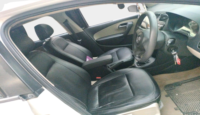 2014 Volkswagen Polo HIGHLINE1.2L, Petrol, Manual, 1,23,343 km, interior