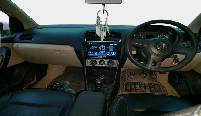 2014 Volkswagen Polo HIGHLINE1.2L, Petrol, Manual, 1,23,343 km, interior