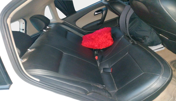 2014 Volkswagen Polo HIGHLINE1.2L, Petrol, Manual, 1,23,343 km, interior