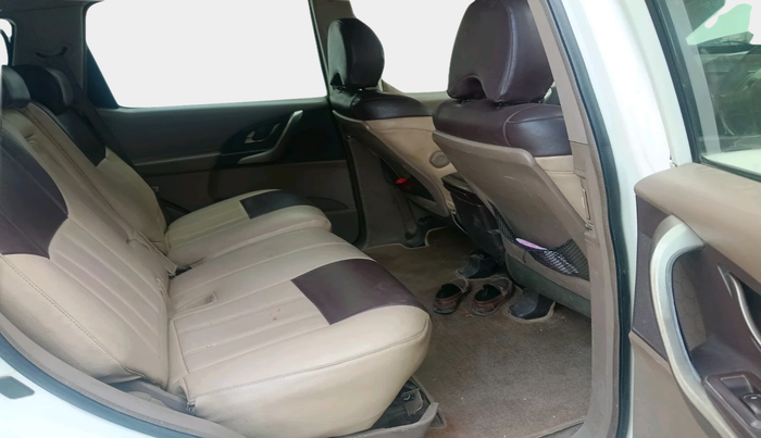 2012 Mahindra XUV500 W8, Diesel, Manual, 2,14,193 km, interior