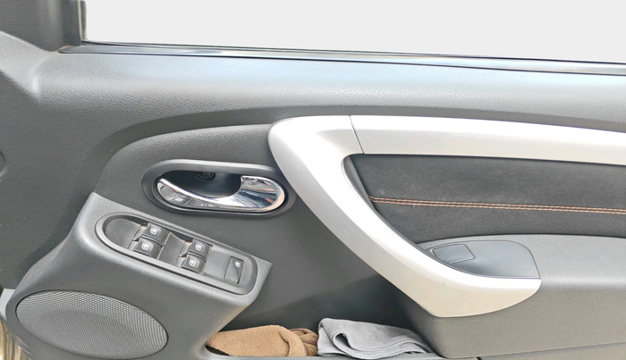 2015 Renault Duster 85 PS RXL DIESEL, Diesel, Manual, 53,202 km, interior