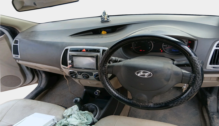 2013 Hyundai i20 MAGNA 1.2, Petrol, Manual, 1,44,670 km, interior