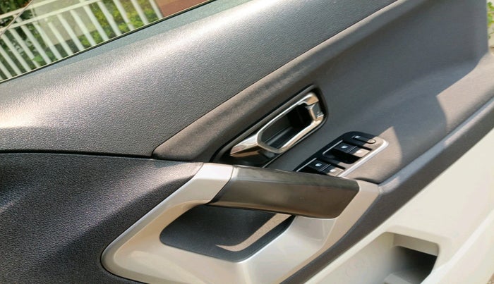 2022 Tata Safari XT PLUS, Diesel, Manual, 38,053 km, interior