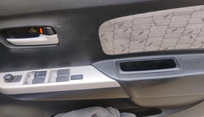 2013 Maruti Wagon R 1.0 VXI, CNG, Manual, 80,123 km, interior