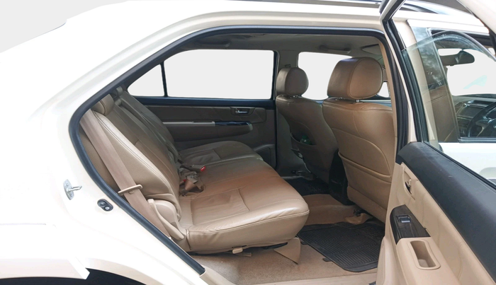 2015 Toyota Fortuner 3.0 4X2 AT, Diesel, Automatic, 1,73,127 km, interior