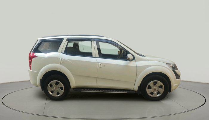 2017 Mahindra XUV500 W4, Diesel, Manual, 1,08,618 km, exterior