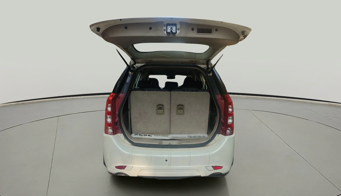 2017 Mahindra XUV500 W4, Diesel, Manual, 1,08,618 km, exterior