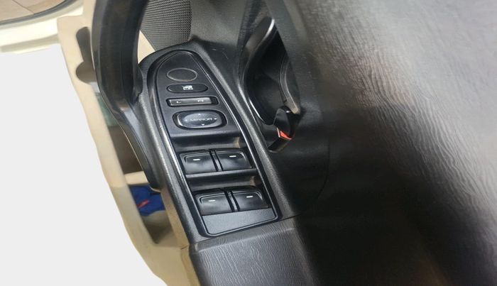 2017 Mahindra XUV500 W4, Diesel, Manual, 1,08,618 km, interior