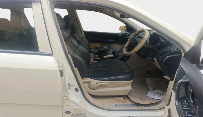 2017 Mahindra XUV500 W4, Diesel, Manual, 1,08,618 km, interior