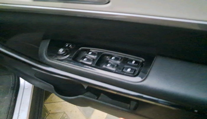2022 Mahindra XUV700 AX 7 LUXURY D AT 7 STR, Diesel, Automatic, 78,815 km, interior