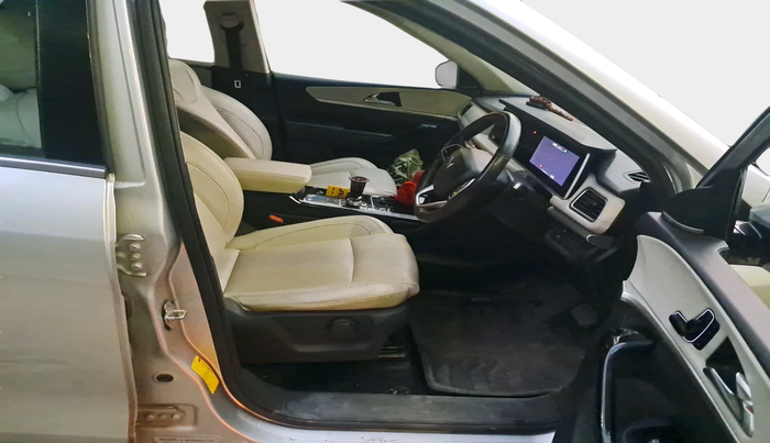 2022 Mahindra XUV700 AX 7 LUXURY D AT 7 STR, Diesel, Automatic, 78,815 km, interior