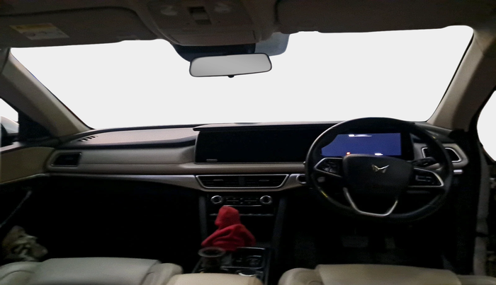 2022 Mahindra XUV700 AX 7 LUXURY D AT 7 STR, Diesel, Automatic, 78,815 km, interior