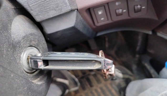 2014 Mahindra XUV500 W6, Diesel, Manual, 1,08,276 km, interior