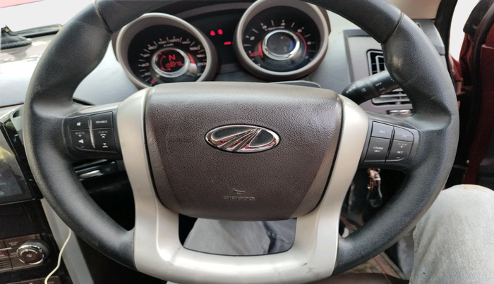 2014 Mahindra XUV500 W6, Diesel, Manual, 1,08,276 km, interior