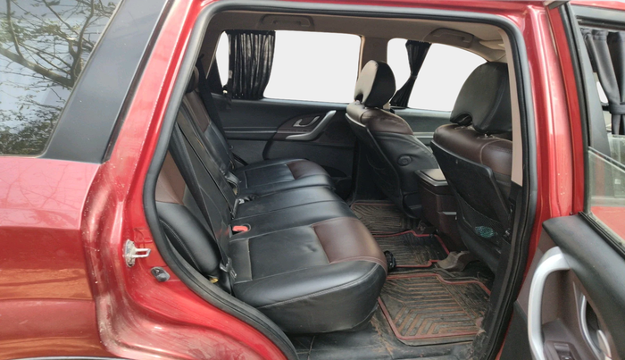 2014 Mahindra XUV500 W6, Diesel, Manual, 1,08,276 km, interior