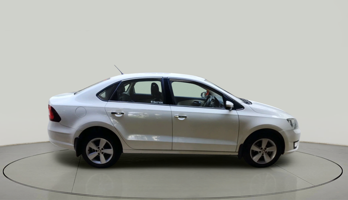 2017 Skoda Rapid AMBITION 1.6 MPI MT, Petrol, Manual, 32,596 km, exterior