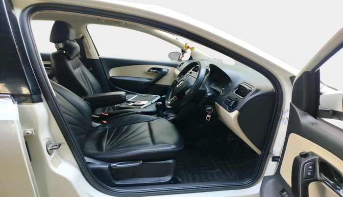 2017 Skoda Rapid AMBITION 1.6 MPI MT, Petrol, Manual, 32,596 km, interior