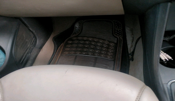 2011 Volkswagen Polo TRENDLINE 1.2L DIESEL, Diesel, Manual, 1,44,889 km, interior