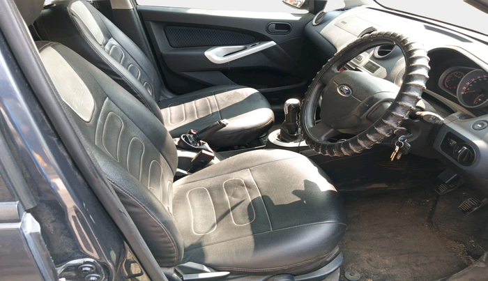 2014 Ford Figo TITANIUM 1.4 DIESEL, Diesel, Manual, 1,00,259 km, interior