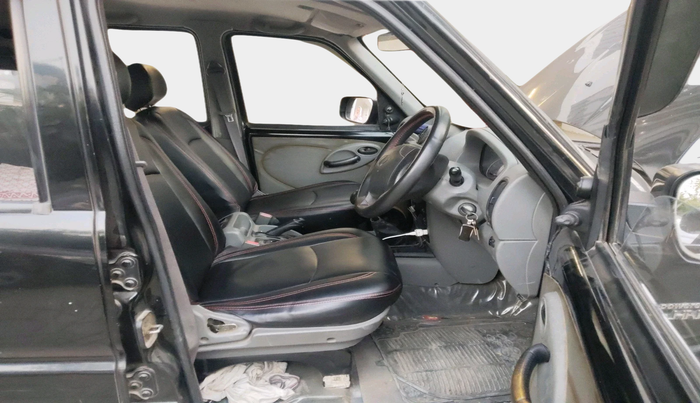 2014 Mahindra Scorpio LX, Diesel, Manual, 99,182 km, interior
