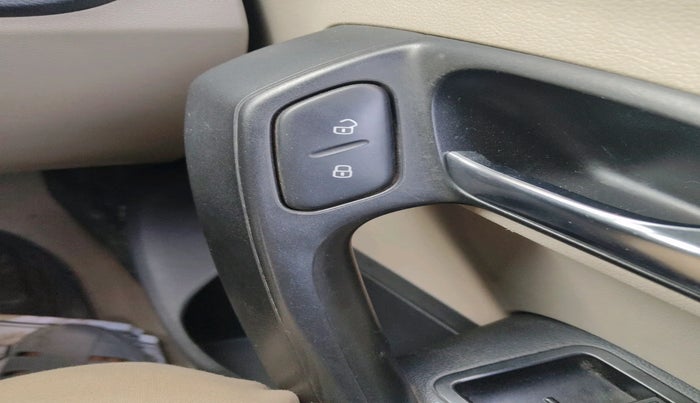 2012 Volkswagen Polo COMFORTLINE 1.2L PETROL, Petrol, Manual, 94,560 km, interior