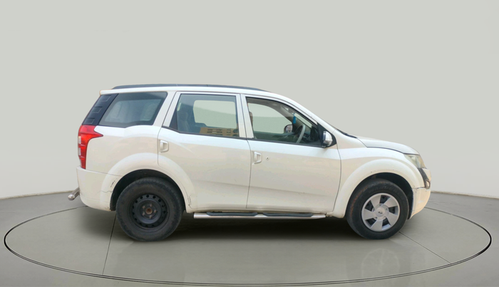 2015 Mahindra XUV500 W4, Diesel, Manual, 1,82,129 km, exterior
