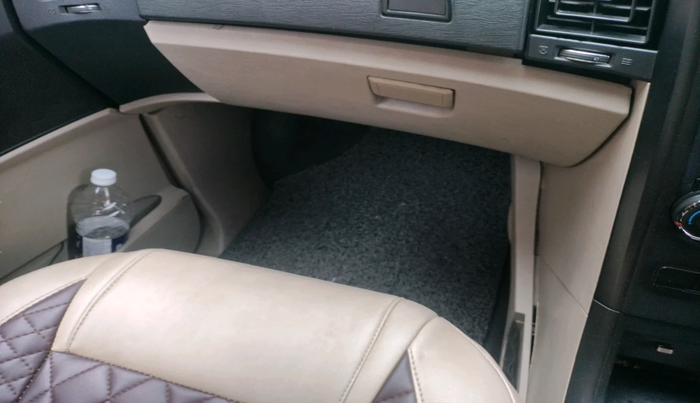 2015 Mahindra XUV500 W4, Diesel, Manual, 1,82,129 km, interior