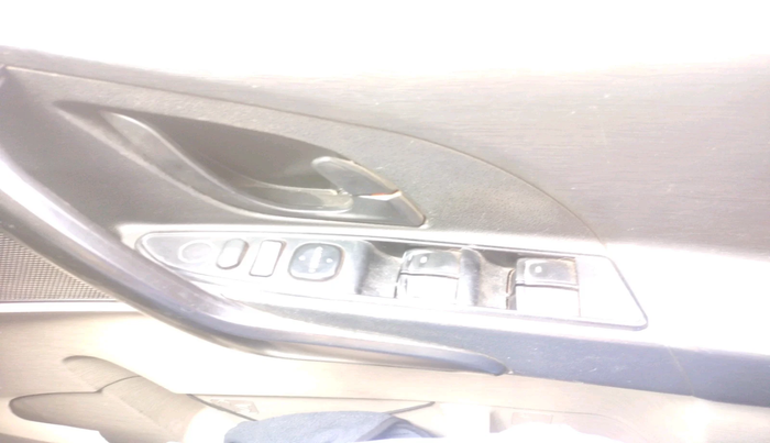 2015 Mahindra XUV500 W4, Diesel, Manual, 1,82,129 km, interior