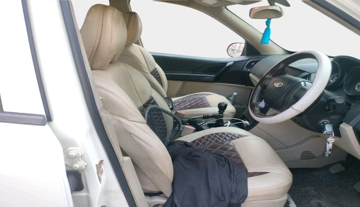2015 Mahindra XUV500 W4, Diesel, Manual, 1,82,129 km, interior