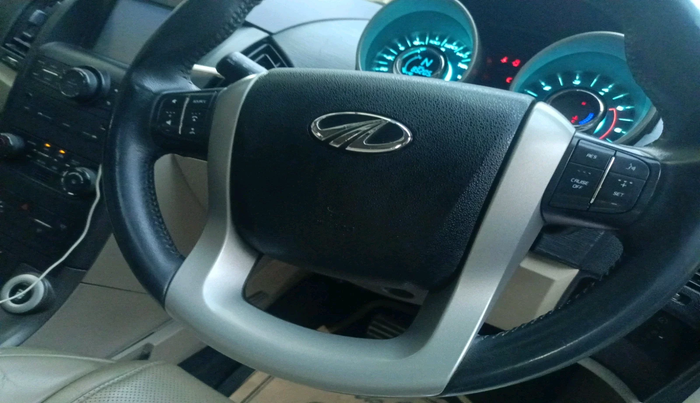 2017 Mahindra XUV500 W10 AT, Diesel, Automatic, 1,04,000 km, interior