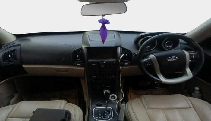 2017 Mahindra XUV500 W10 AT, Diesel, Automatic, 1,04,000 km, interior