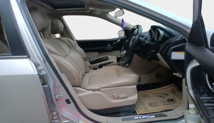 2017 Mahindra XUV500 W10 AT, Diesel, Automatic, 1,04,000 km, interior