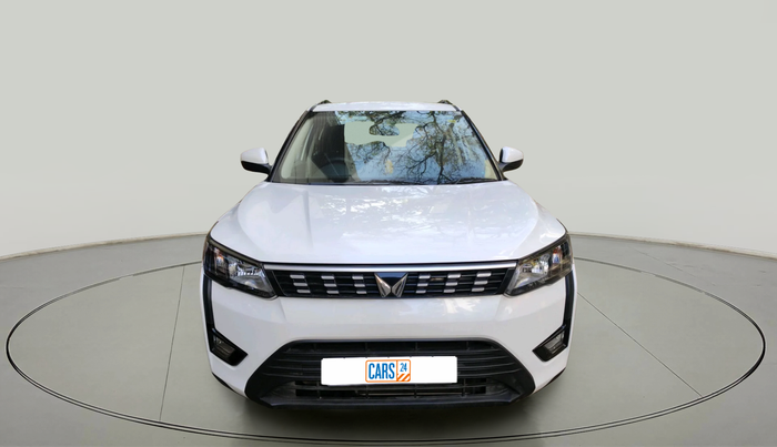 2023 Mahindra XUV300 W6 1.2 PETROL, Petrol, Manual, 13,383 km, exterior