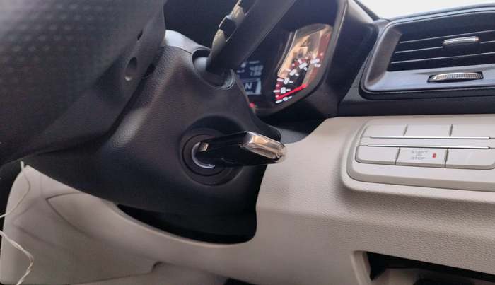 2023 Mahindra XUV300 W6 1.2 PETROL, Petrol, Manual, 13,383 km, interior