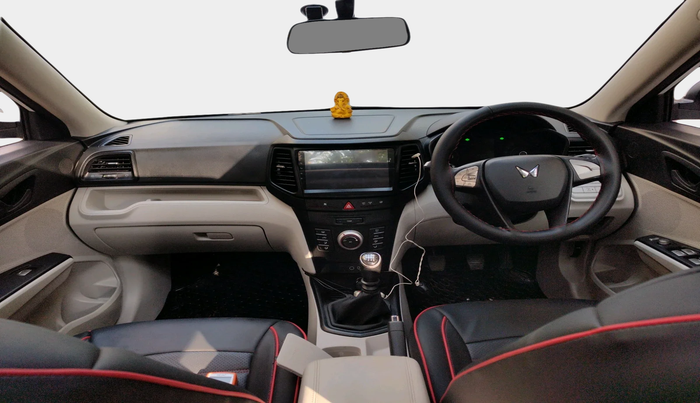 2023 Mahindra XUV300 W6 1.2 PETROL, Petrol, Manual, 13,383 km, interior