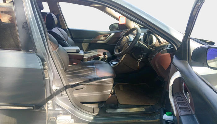 2011 Mahindra XUV500 W6, Diesel, Manual, 1,21,957 km, interior