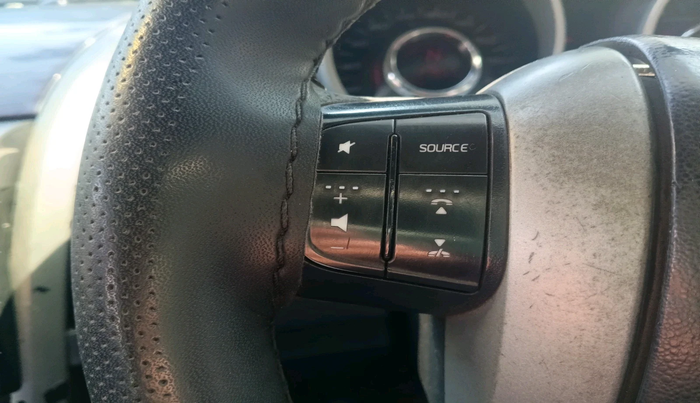 2011 Mahindra XUV500 W6, Diesel, Manual, 1,21,957 km, interior