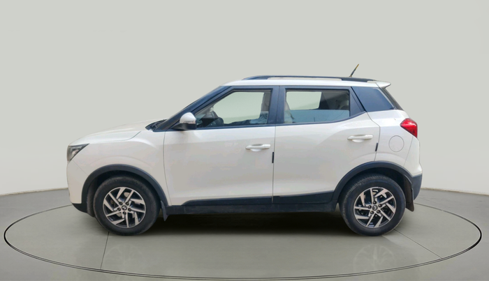 2023 Mahindra XUV300 W8 (O) 1.5 DIESEL AMT, Diesel, Automatic, 78,824 km, exterior