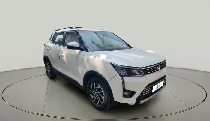 2023 Mahindra XUV300 W8 (O) 1.5 DIESEL AMT, Diesel, Automatic, 78,824 km, exterior