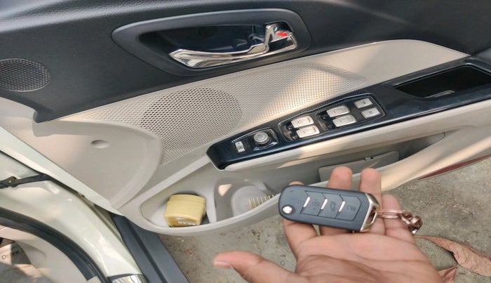 2023 Mahindra XUV300 W8 (O) 1.5 DIESEL AMT, Diesel, Automatic, 78,824 km, interior