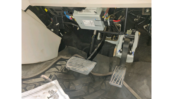 2023 Mahindra XUV300 W8 (O) 1.5 DIESEL AMT, Diesel, Automatic, 78,824 km, interior