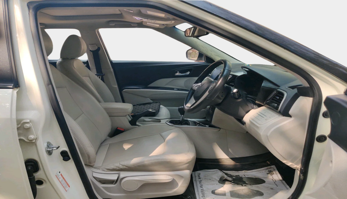 2023 Mahindra XUV300 W8 (O) 1.5 DIESEL AMT, Diesel, Automatic, 78,824 km, interior