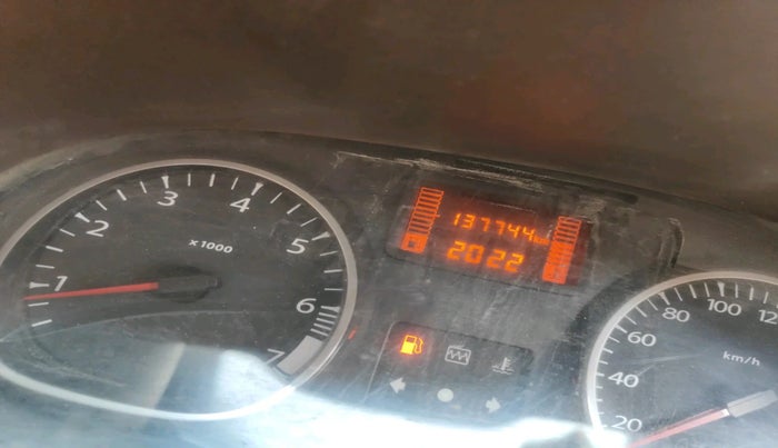 2013 Renault Duster RXE PETROL, Petrol, Manual, 1,37,744 km, interior