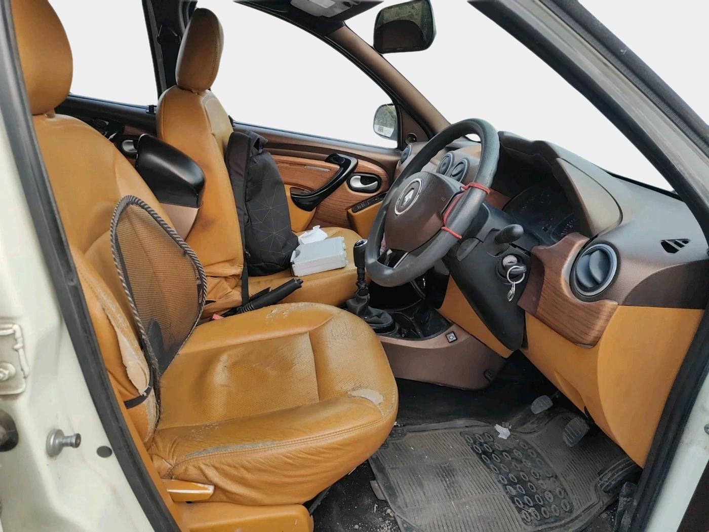 2013 Renault Duster RXE PETROL, CNG, Manual, 1,37,744 km, interior